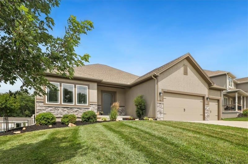 10308 N Corrington Ave, Kansas City, MO 64156