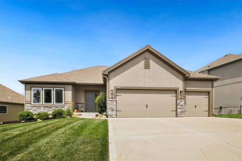 10308 N Corrington Ave, Kansas City, MO 64156