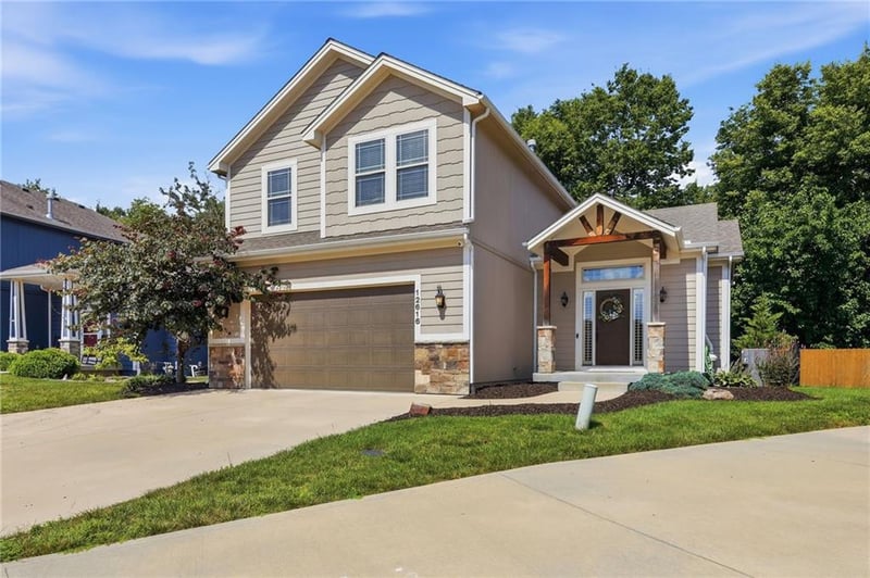 12616 Charlotte St, Kansas City, MO 64146