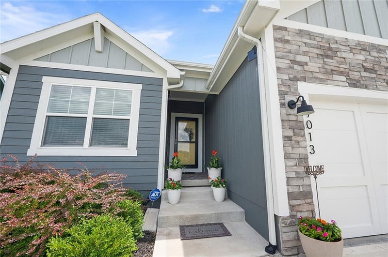 9013 9th St, Lee's Summit, MO 64064