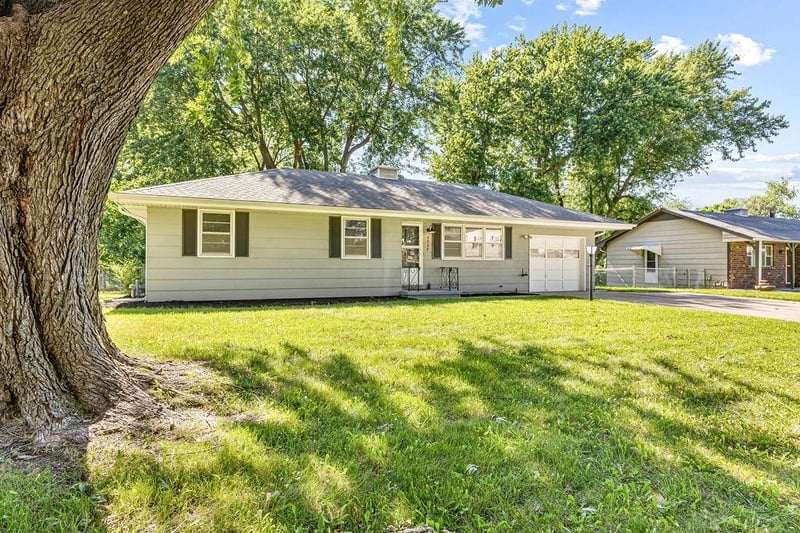 5522 Ripley St, St Joseph, MO 64506