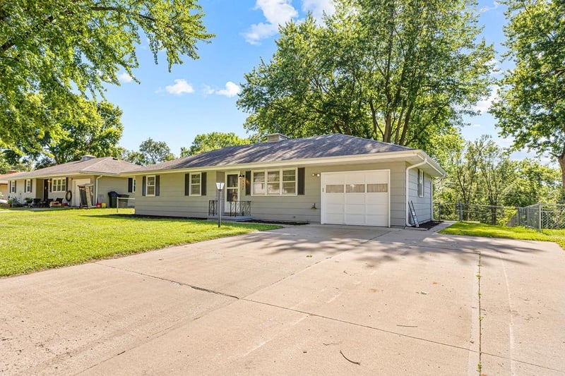 5522 Ripley St, St Joseph, MO 64506