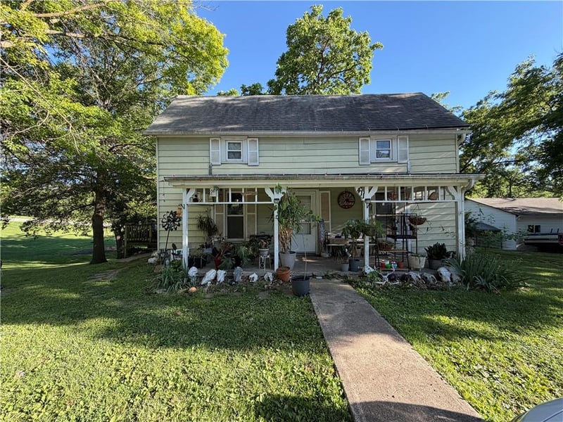 411 2nd St, Dearborn, MO 64439