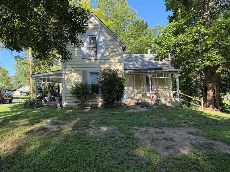 411 2nd St, Dearborn, MO 64439