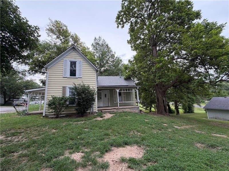 411 2nd St, Dearborn, MO 64439