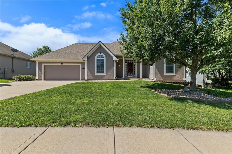 2113 Bradford Pl, Excelsior Springs, MO 64024