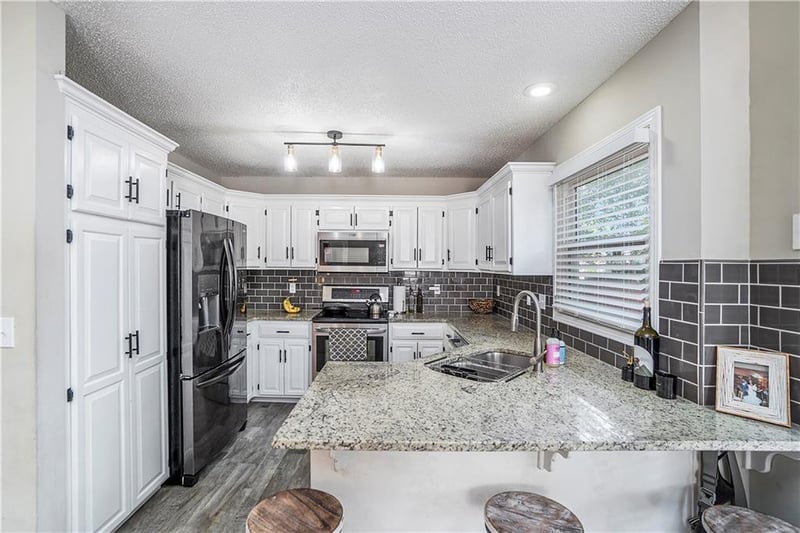 10002 NW 86th Ter, Kansas City, MO 64153