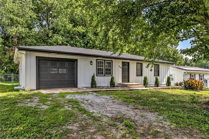 2510 Hillside St, Lexington, MO 64067