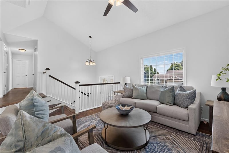 706 Holiday Dr, Lansing, KS 66043