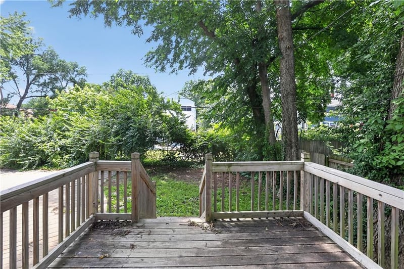 2211 68th Ter, Kansas City, MO 64132