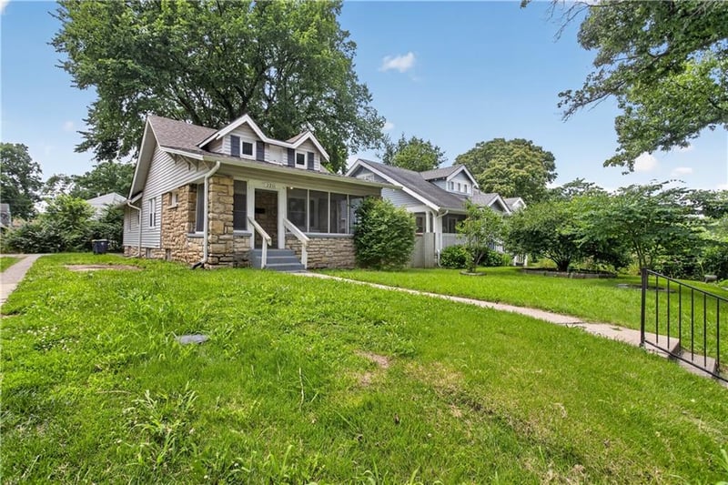 2211 68th Ter, Kansas City, MO 64132