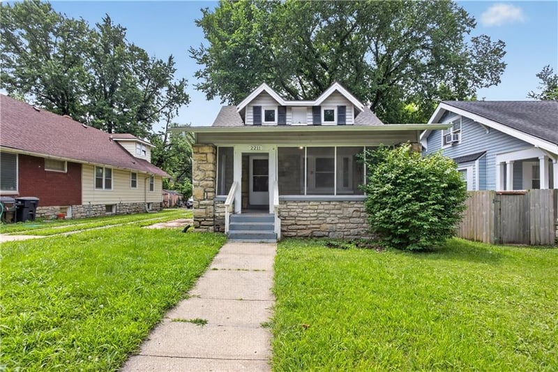 2211 68th Ter, Kansas City, MO 64132