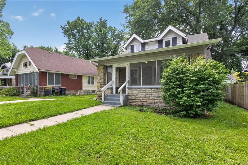 2211 68th Ter, Kansas City, MO 64132