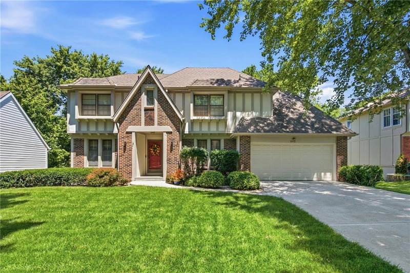 8412 W 116th Ter, Overland Park, KS 66210