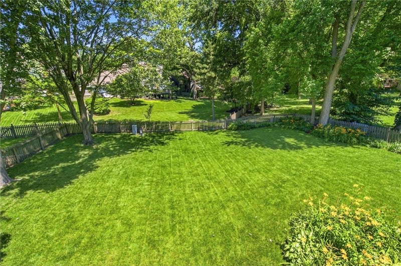 8412 W 116th Ter, Overland Park, KS 66210