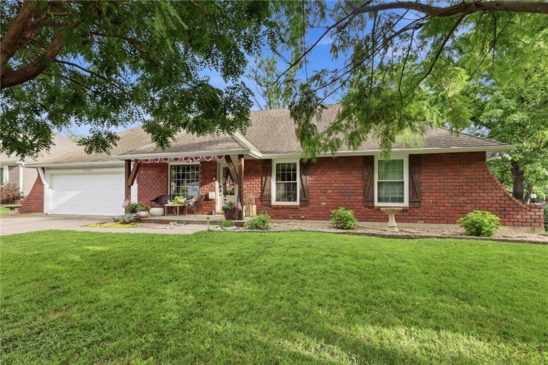 1203 Charles St, Harrisonville, MO 64701