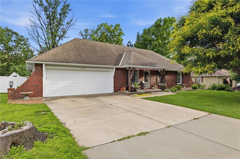1203 Charles St, Harrisonville, MO 64701
