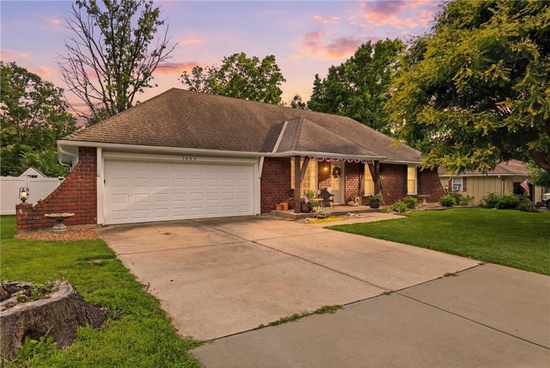 1203 Charles St, Harrisonville, MO 64701