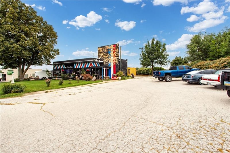 13011 40 Highway Hw, Independence, MO 64055