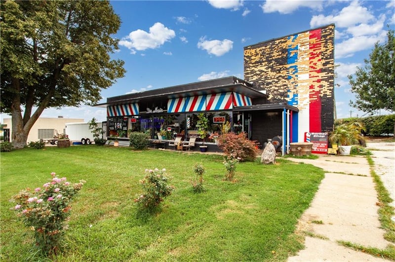 13011 40 Highway Hw, Independence, MO 64055