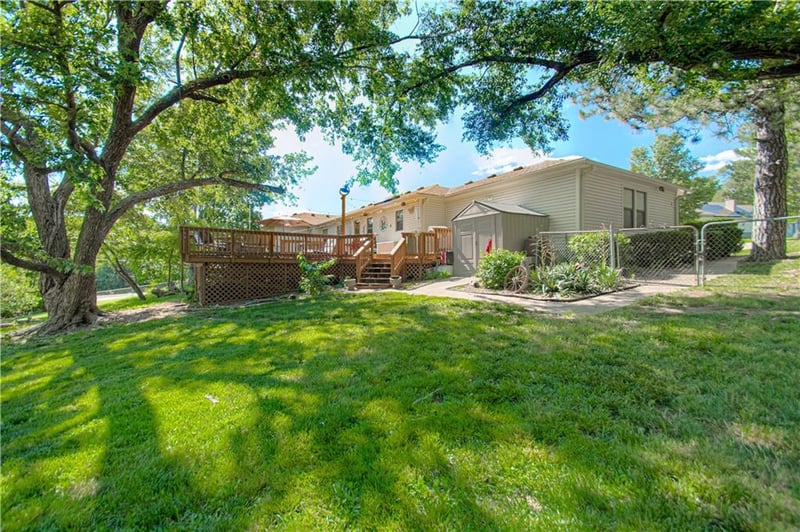 1301 W 100th Ter, Kansas City, MO 64114