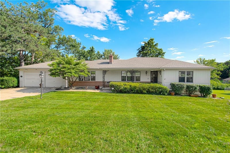 1301 W 100th Ter, Kansas City, MO 64114