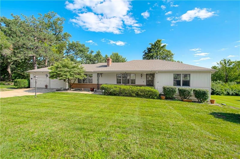 1301 W 100th Ter, Kansas City, MO 64114