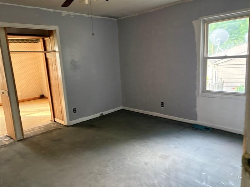 2305 Castle Ln, St Joseph, MO 64503