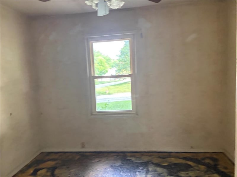 2305 Castle Ln, St Joseph, MO 64503