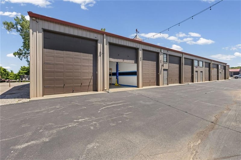29230 83rd St, De Soto, KS 66018