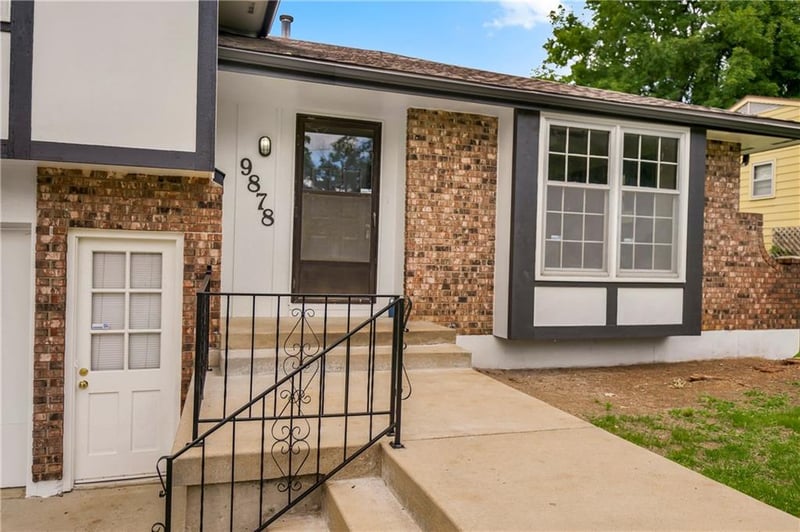 9878 Pennsylvania Ave, Kansas City, MO 64114