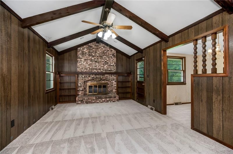 9878 Pennsylvania Ave, Kansas City, MO 64114