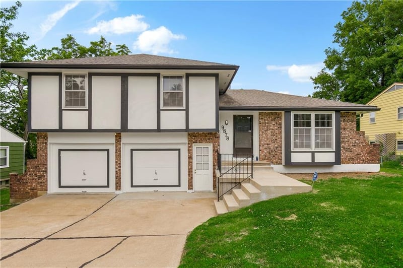 9878 Pennsylvania Ave, Kansas City, MO 64114