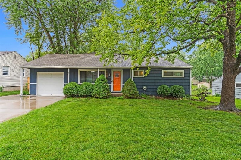 6900 72nd Ter, Overland Park, KS 66204