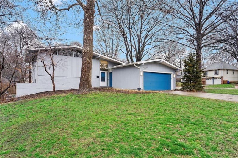 9102 Grant Ln, Overland Park, KS 66212