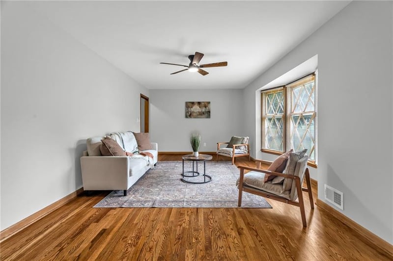 12162 39th Ter, Independence, MO 64052