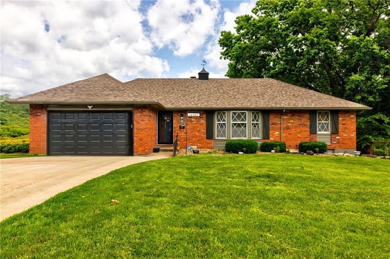 12162 39th Ter, Independence, MO 64052