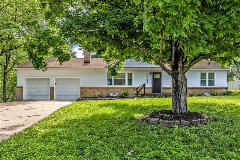 8849 Locust St, Kansas City, MO 64155