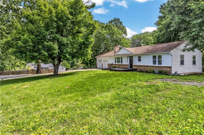 8849 Locust St, Kansas City, MO 64155