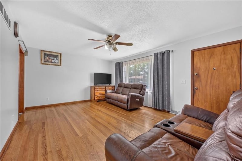 1601 81st Ter, Kansas City, KS 66112