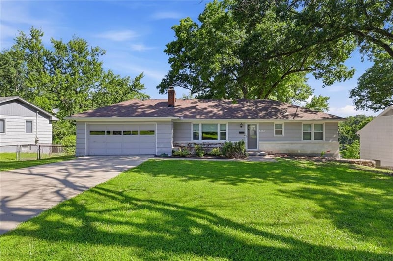 618 110th St, Kansas City, MO 64131