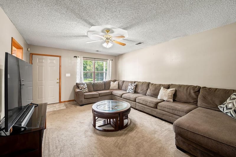 1044 Arrowhead Rg, Independence, MO 64056