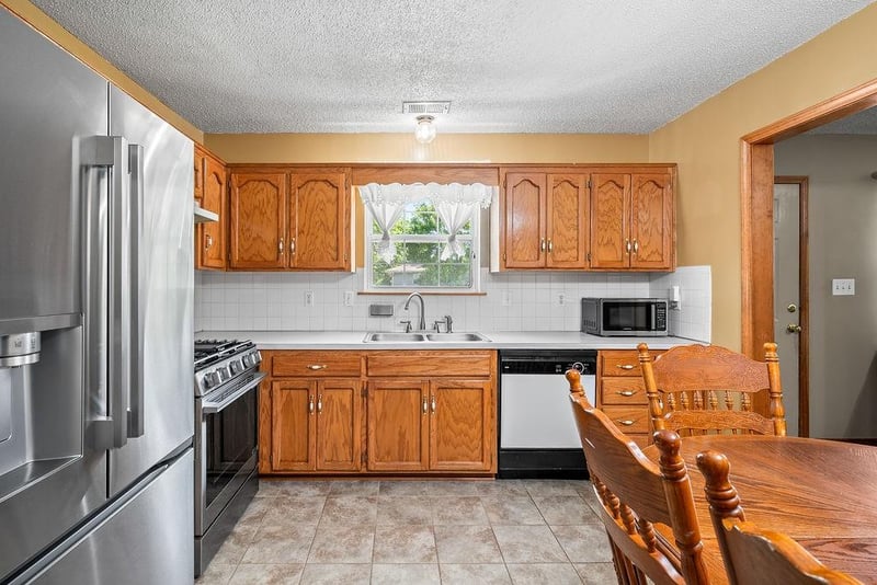 1044 Arrowhead Rg, Independence, MO 64056