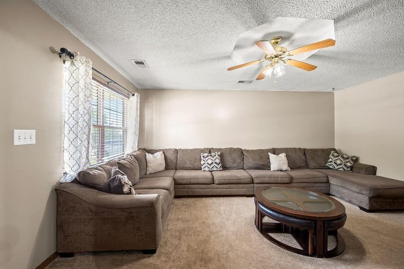 1044 Arrowhead Rg, Independence, MO 64056