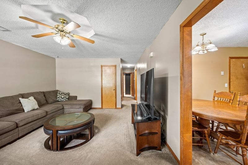 1044 Arrowhead Rg, Independence, MO 64056