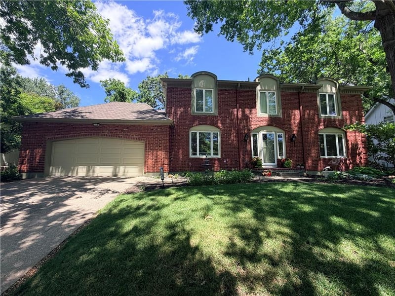 304 Aspen St, Lee's Summit, MO 64064