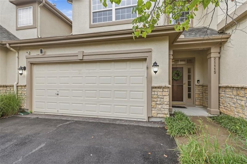 21115 118th Ter, Olathe, KS 66061