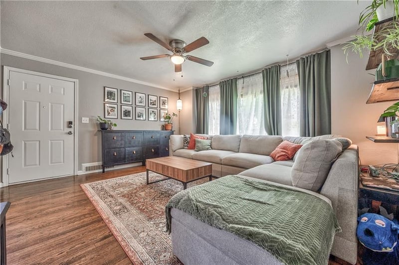 1176 E 77th Ter, Kansas City, MO 64131