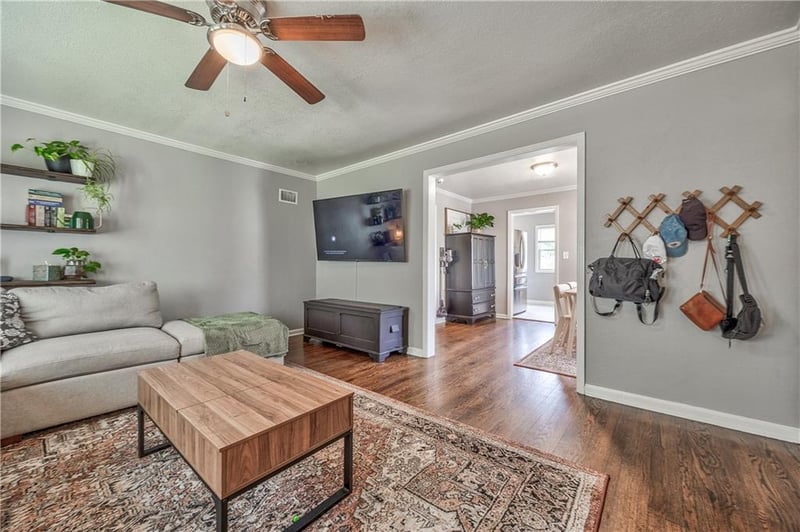1176 E 77th Ter, Kansas City, MO 64131