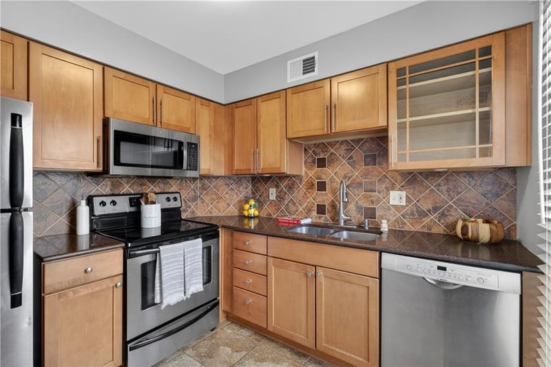 4430 Jarboe St #6, Kansas City, MO 64111